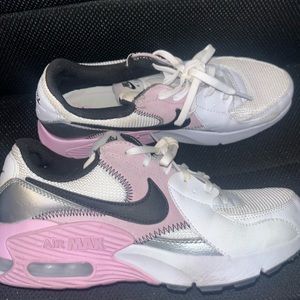 Nike shoes. Size 8.5 in women hardly worn.